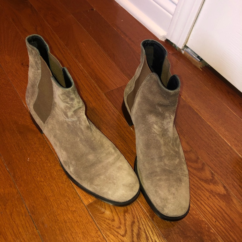TOD’S Chelsea Swede boots ♥️